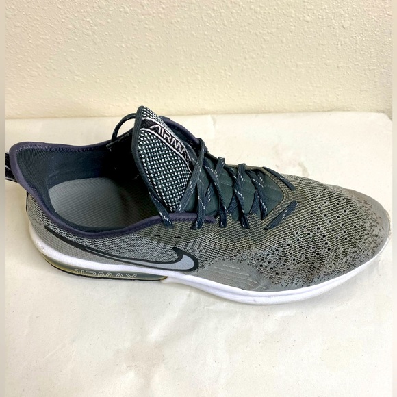 Nike Air Max Sequent 4GS
Trainers/ Men gray light/dark Size13/lot more mileage - Picture 1 of 8